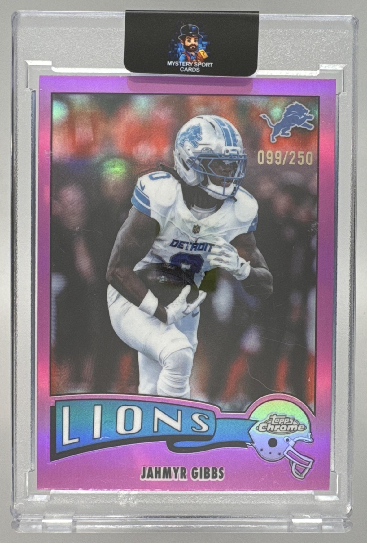 Card image for 2025 Topps Chrome Jahmyr Gibbs 1975 Pink Refractor /250 #1975-12 Lions