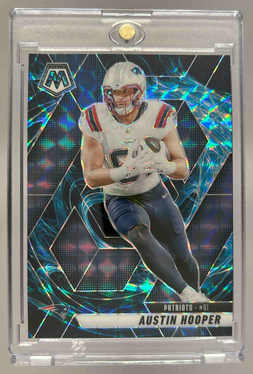 Card image for 2025 Panini Mosaic Austin Hooper Genesis Prizm #204 Patriots