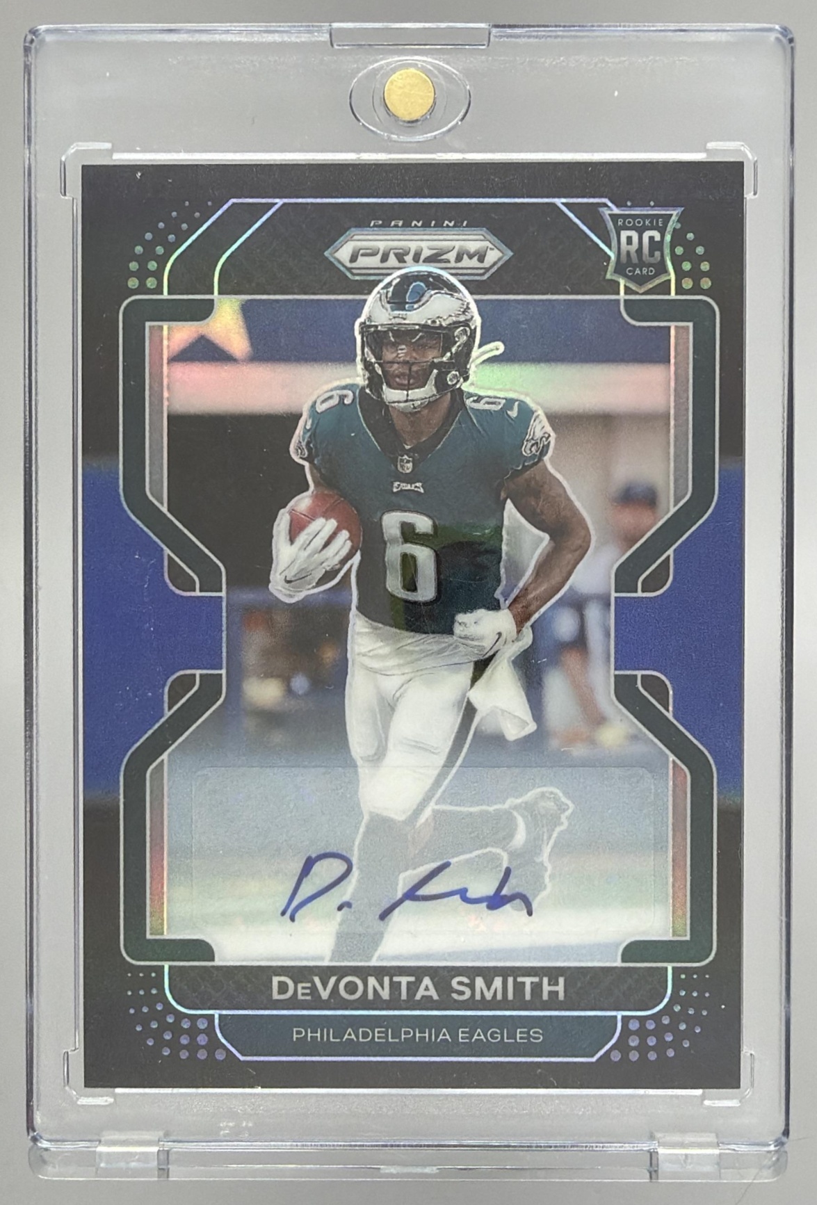 Card image for 2021 Panini Chronicles DeVonta Smith Prizm Black Signatures Blue /25 #PB-8 RC Auto Eagles