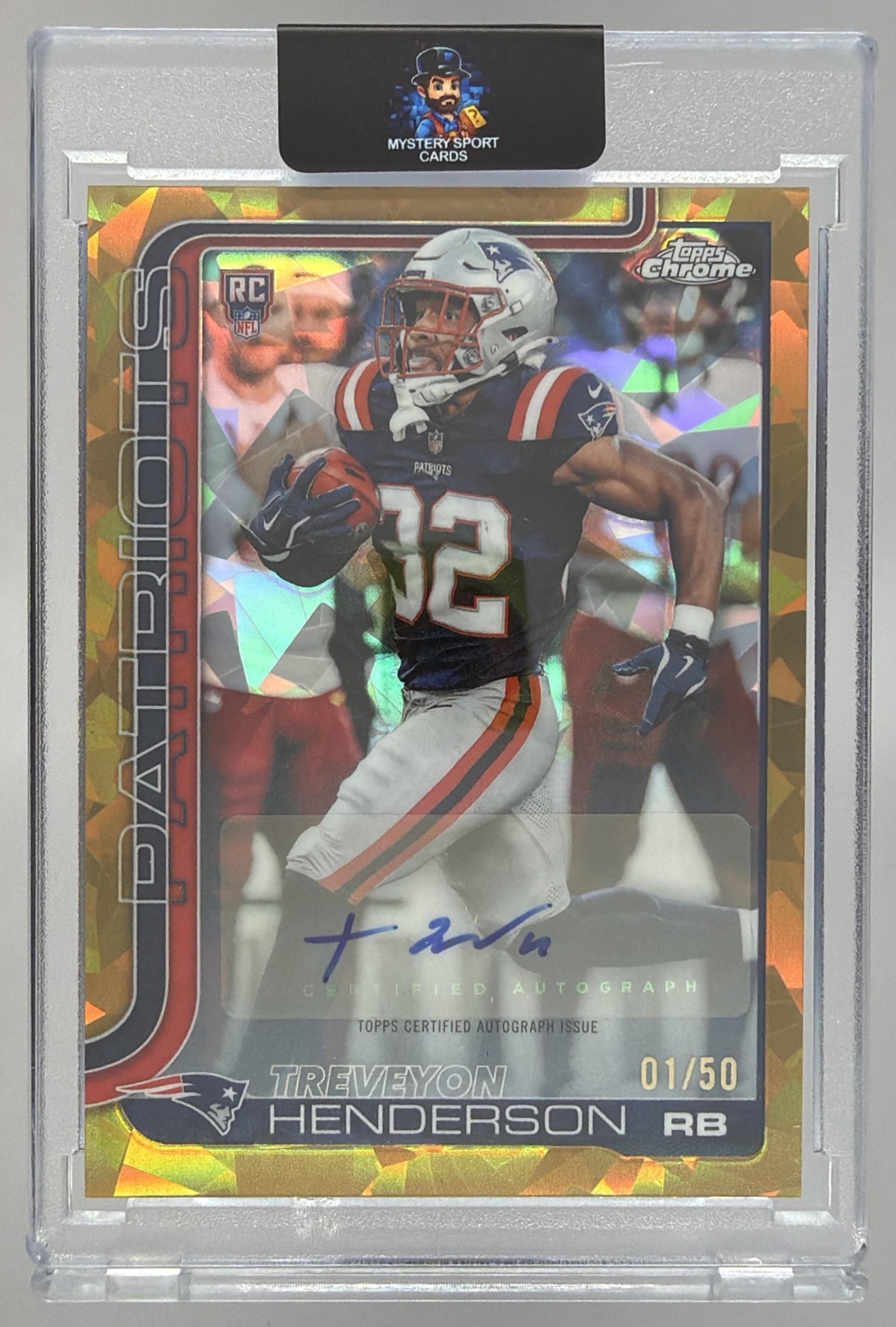 Card image for 2025 Topps Chrome TreVeyon Henderson Rookie Auto Gold Geometric Refractor /50 #RA-THE RC Patriots