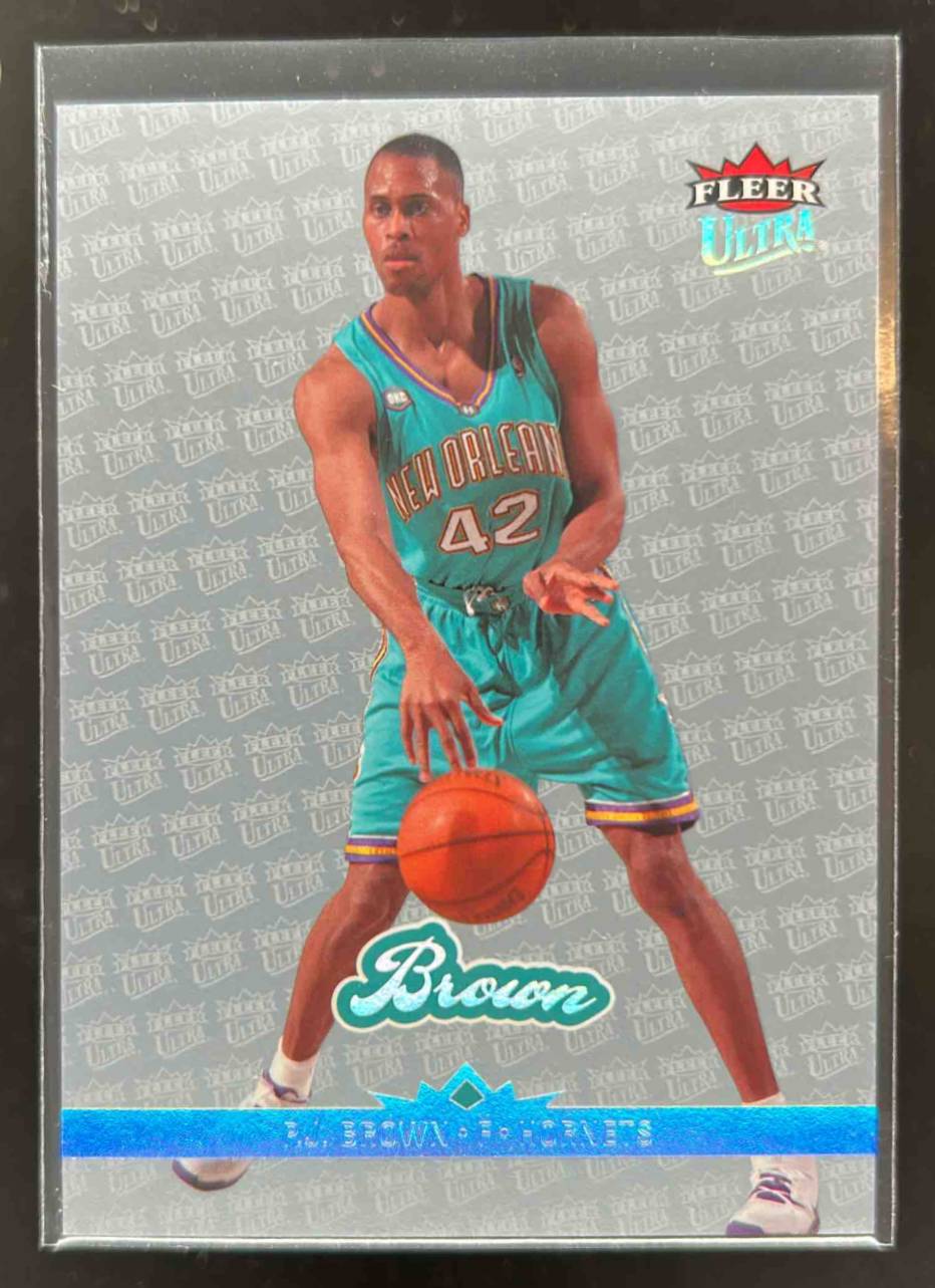 Card image for 2006-07 FLEER ULTRA P.J. BROWN PLATINUM MEDALLION /100 #103